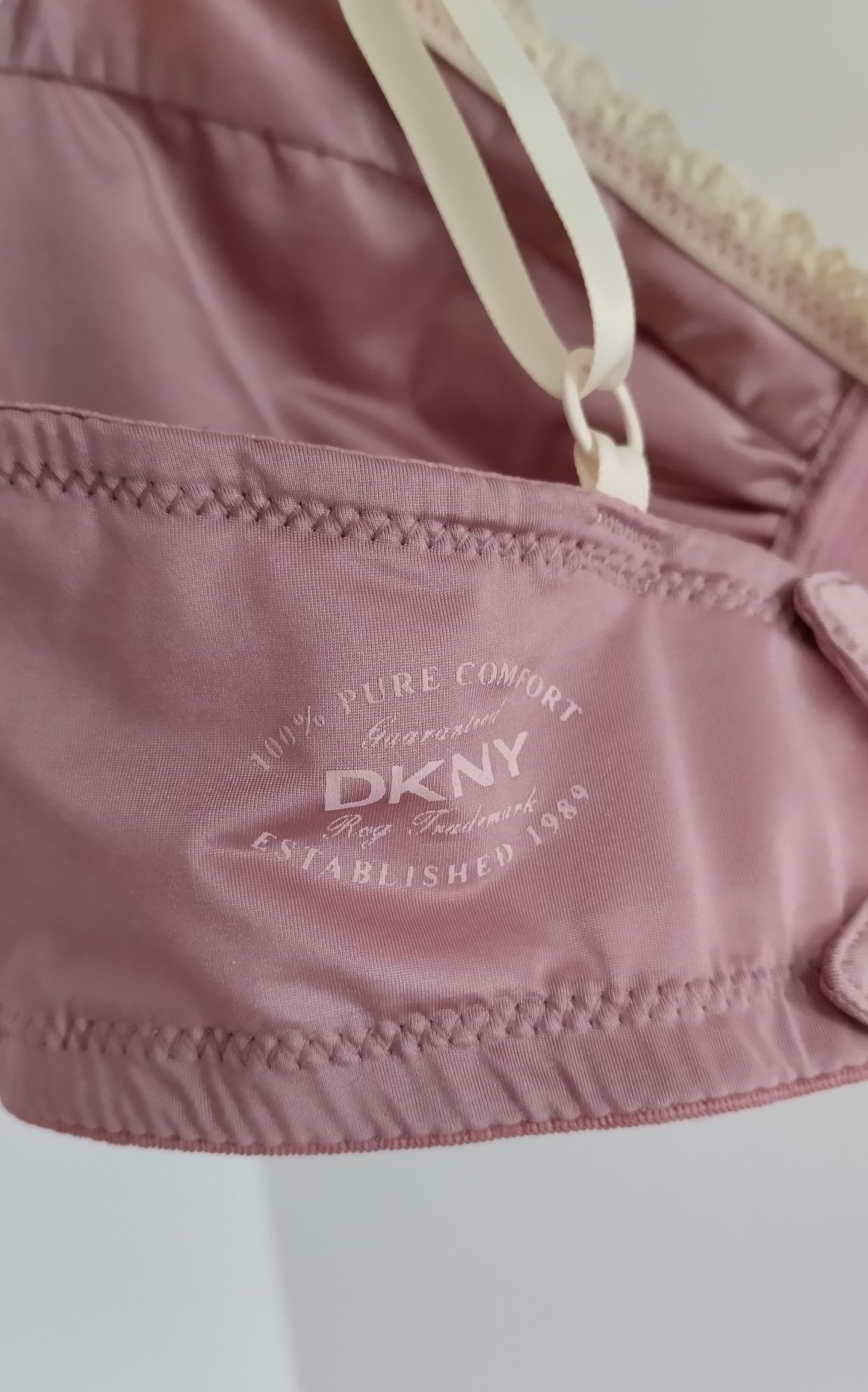 Miękki biustonosz bez fiszbin DKNY