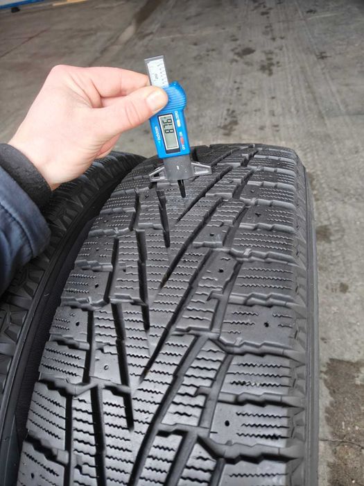 2шт R17 225 65 зимові шини Nexen  Roadstone Winguard WinSpike