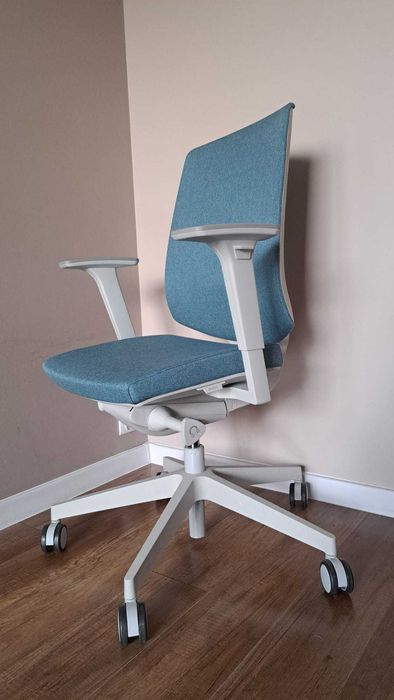 Krzesło biurowe ergonomiczne Fotel obrotowy Profim Light Up niebieski