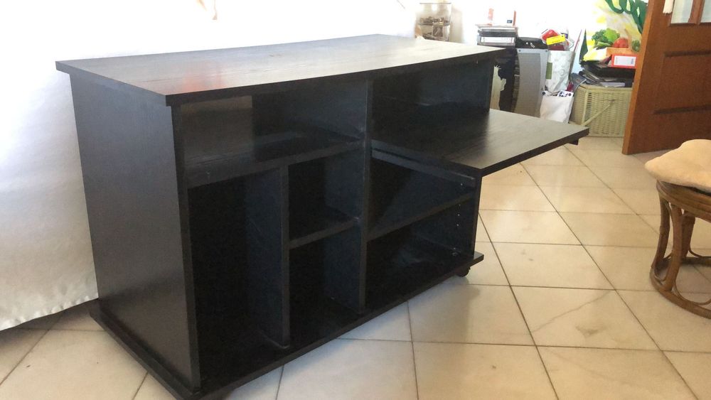 Móvel televisão c/espaço para arrumação