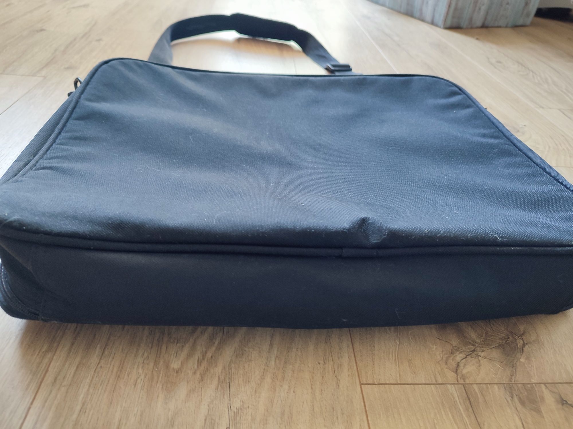 Torba na laptopa 17" Targus CN31-10 czarna pojemna