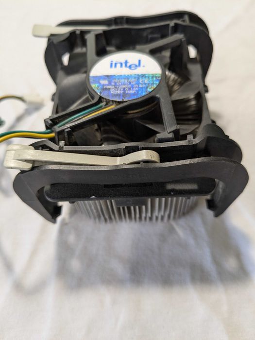 Вентилятор  12 вольт.