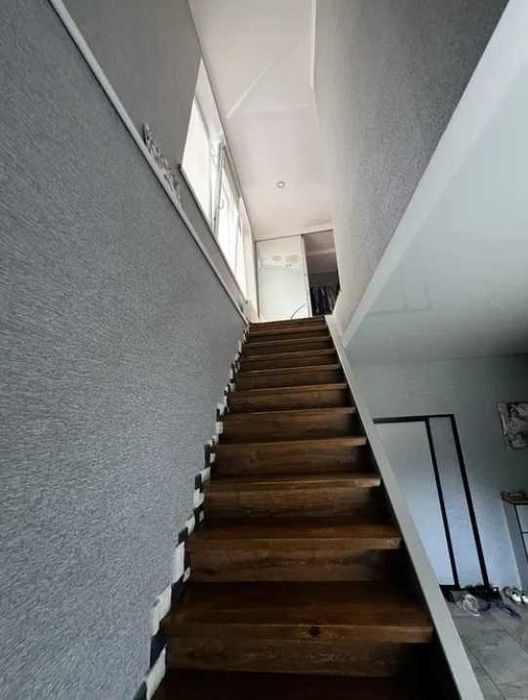 Пропоную до продажу двоповерховий будинок в центрі міста