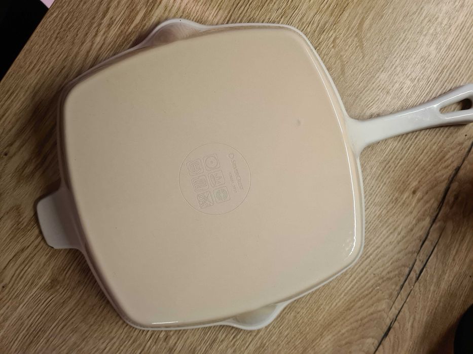 Payelnia żeliwna 24cm