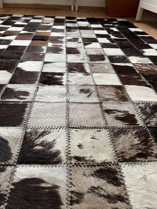 Dywan bydlęca skóra Patchwork czarno bialy ikea