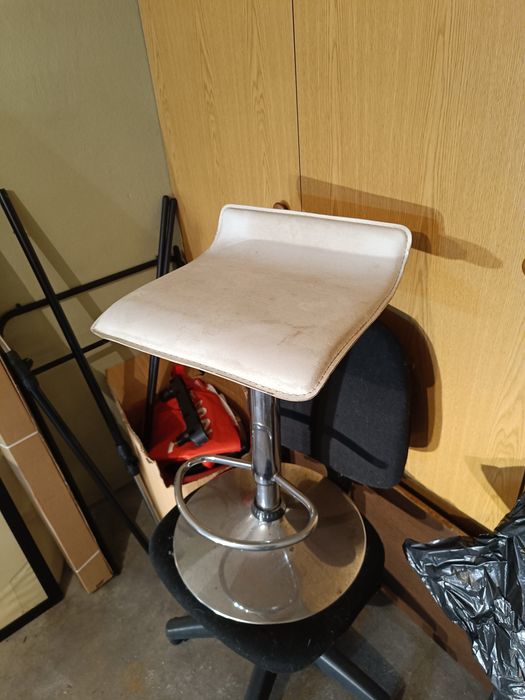 2 bancos de bar para desocupar