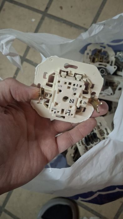 Tomadas e interruptores Legrand