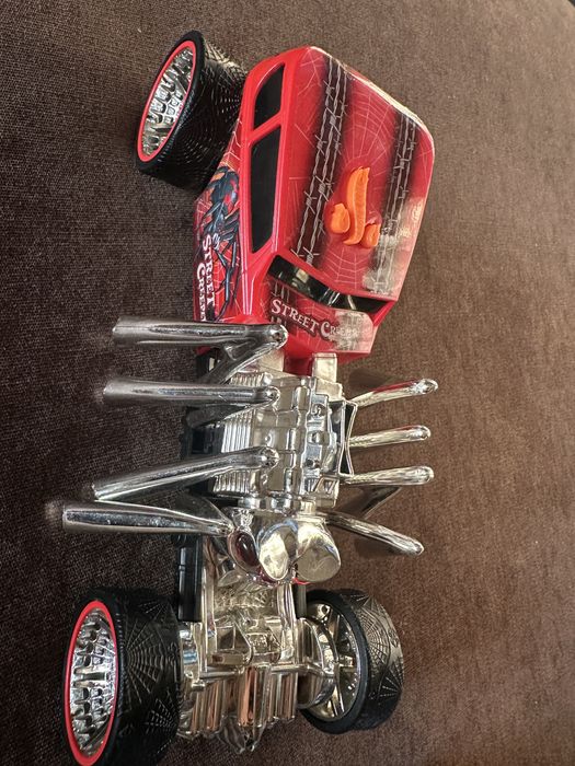 Hot wheels павук на батарейках