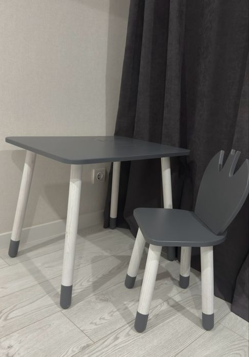 Стіл дитячий та стілець