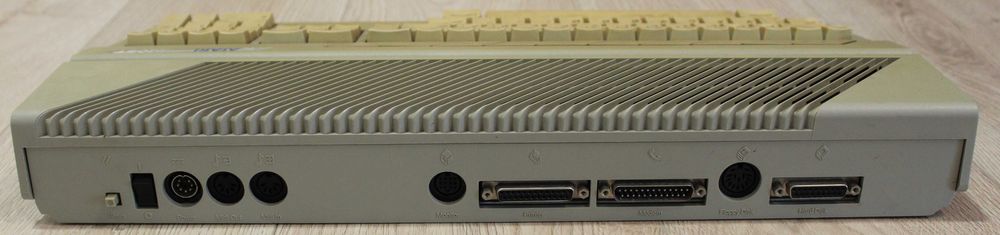 Atari 520ST+ wraz z monitorem Atari SM124