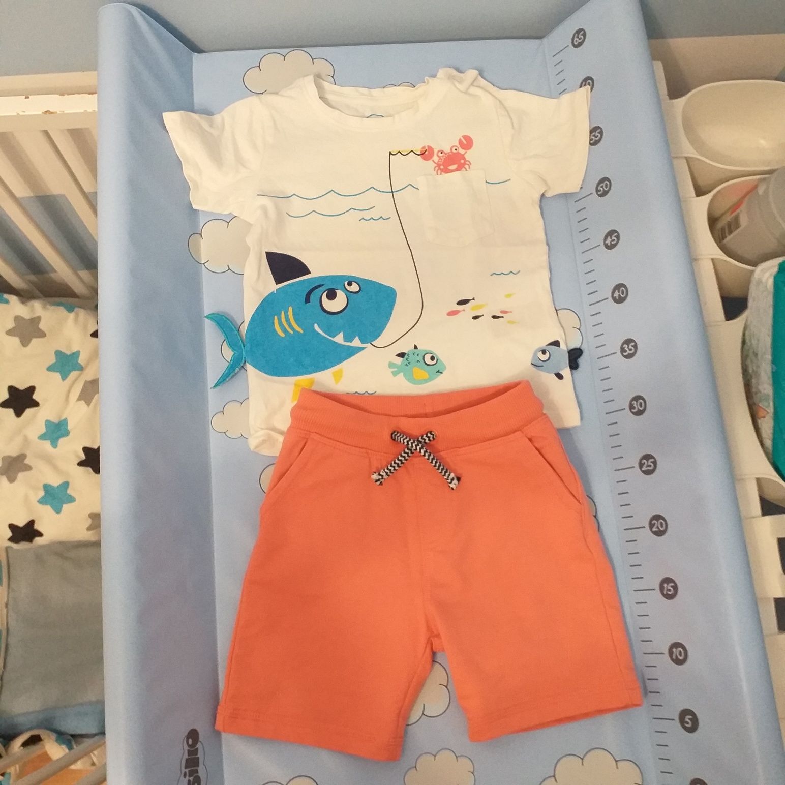 Zestaw ubrań dla chłopca w rozmiarze 86 cm