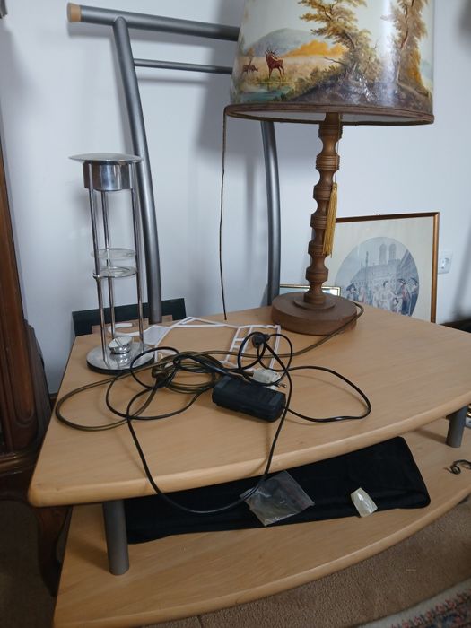 Стіл для телевізора, або інших приладів.