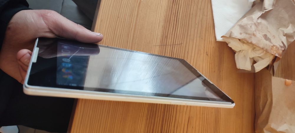 Продам планшет в нормальному стані