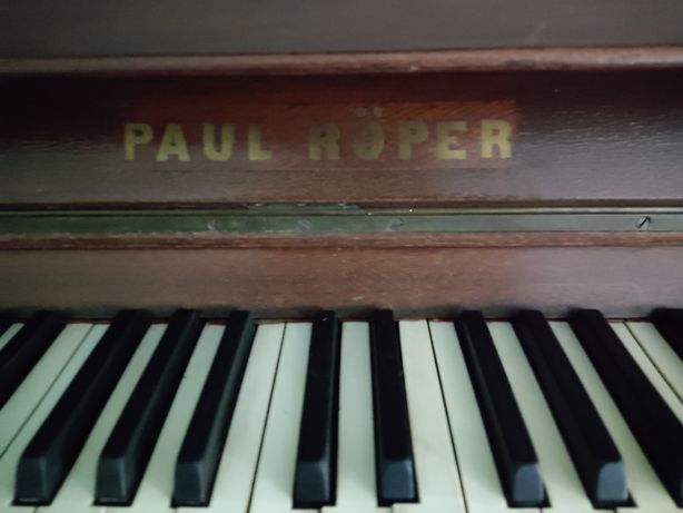 Piano vertical Paul Honör