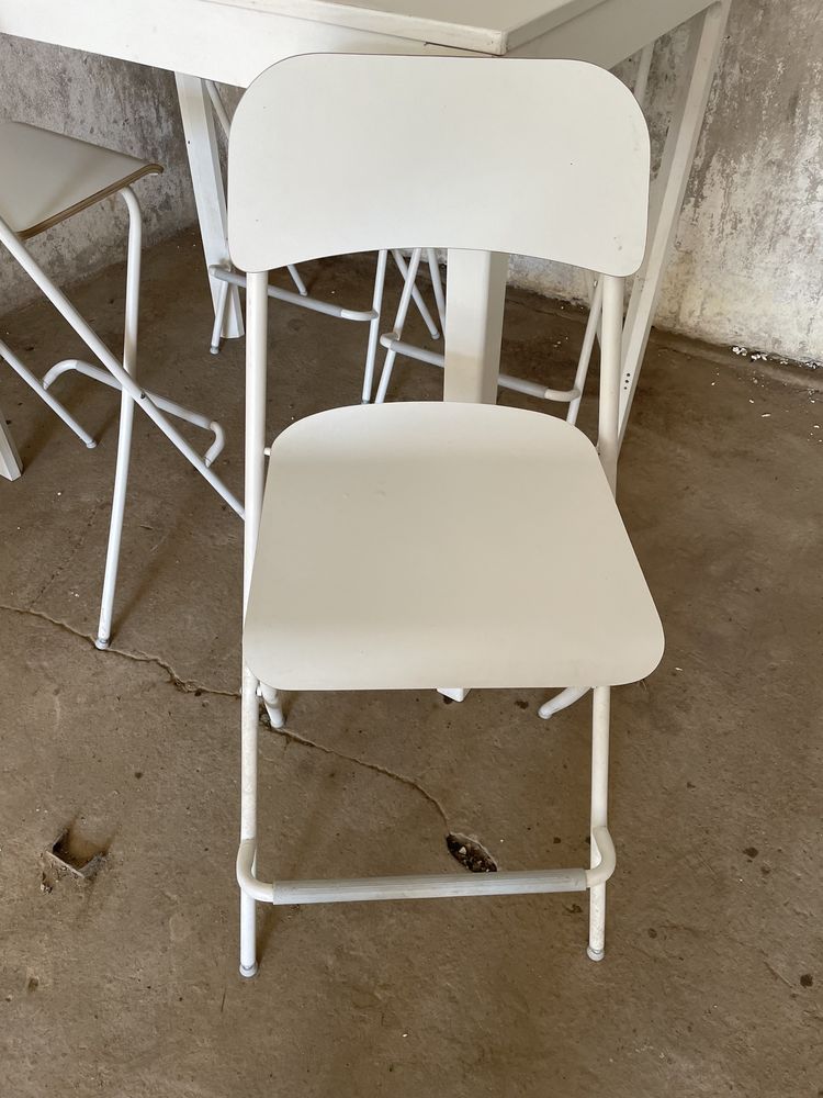 Stół barowy z 4 krzesłami