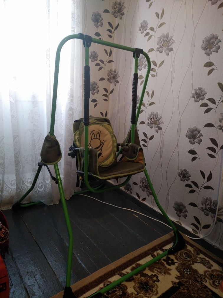 Дитяча качеля кімнатна