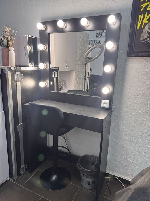Макіяжний стіл + барний стілець