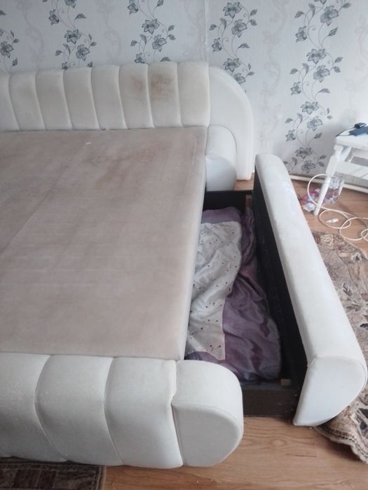Продам двухспальную кровать