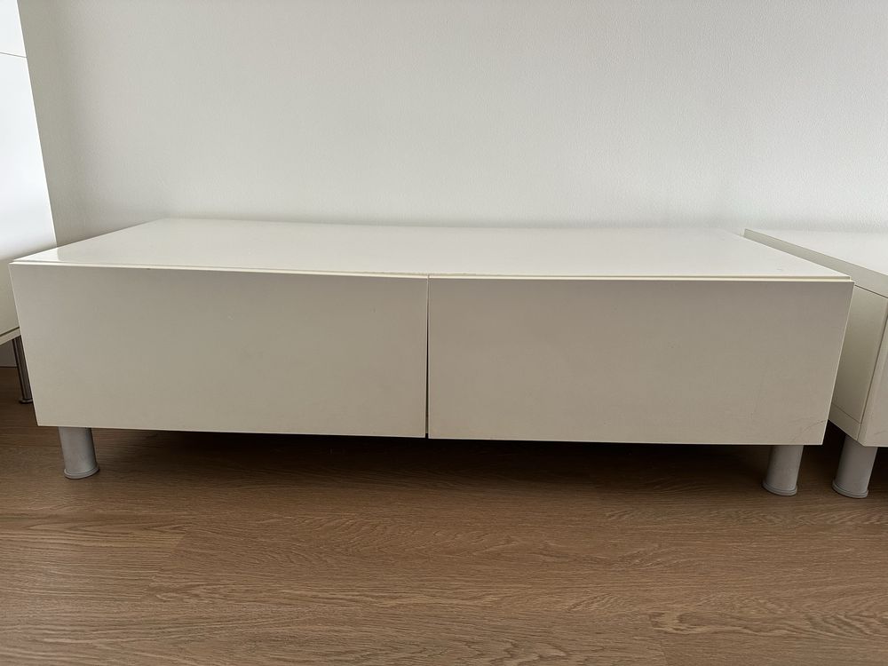 Movel branco de sala. 2 modulos