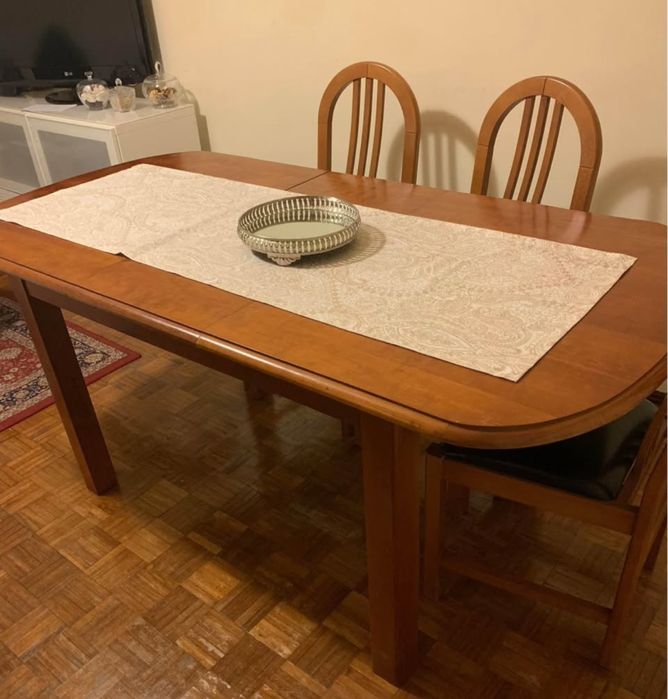 Mesa de jantar + 06 cadeiras em pele