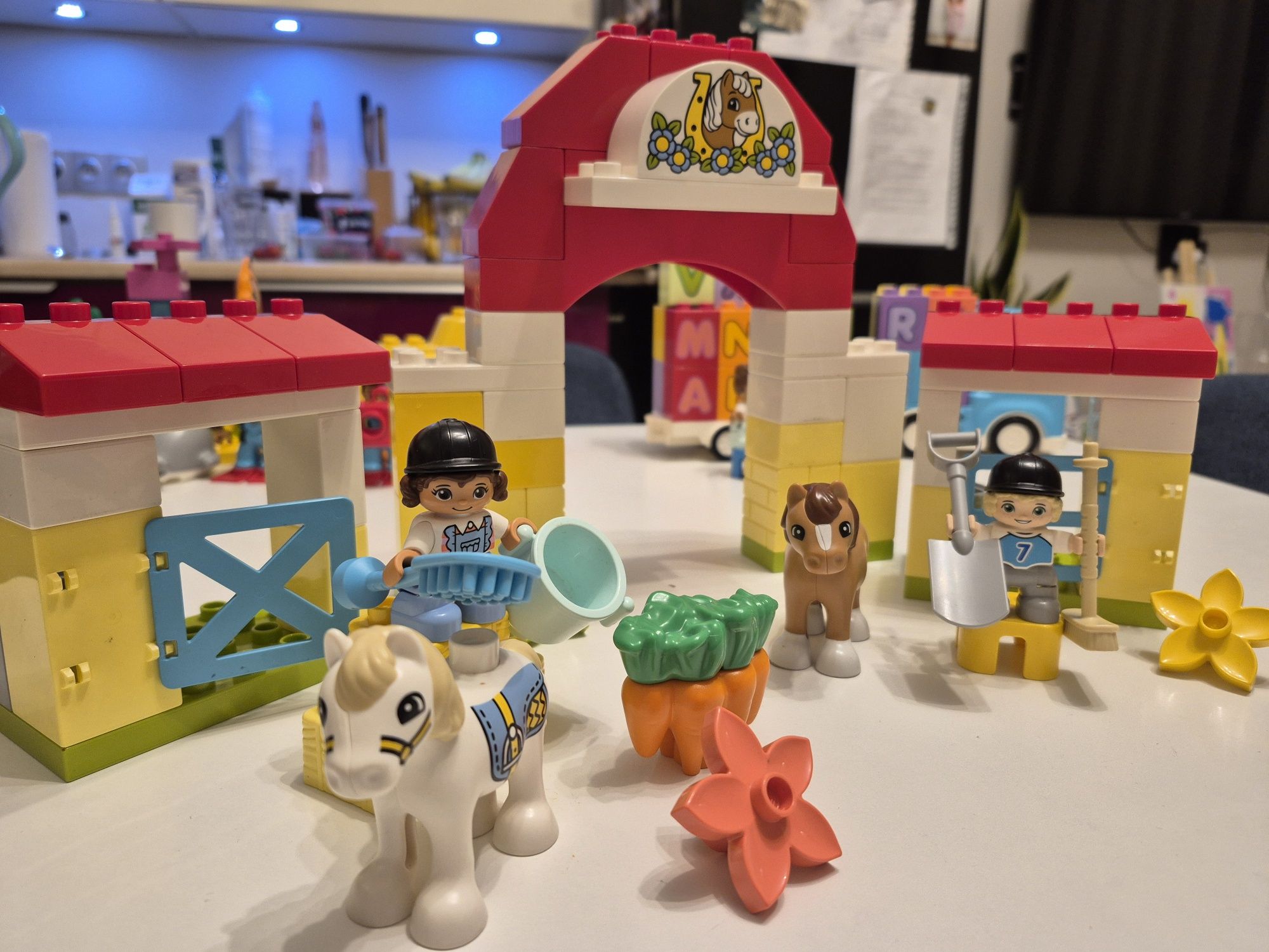 Lego DUPLO 10951 Stadnina i kucyki wieś stajnia
