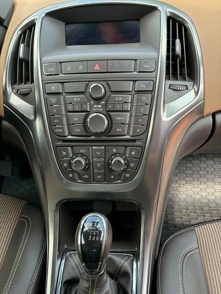 Opel Astra J 1.6 T 2011