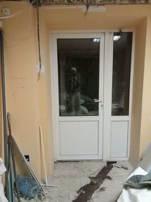 Вхідні металопластикові двері б/у