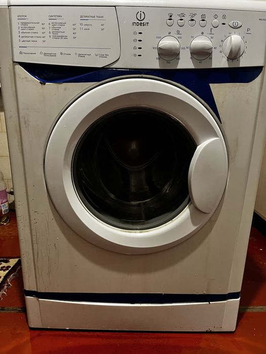 Пральна машина Indesit • 5 кг • 1000 об/хв • Повністю робоча