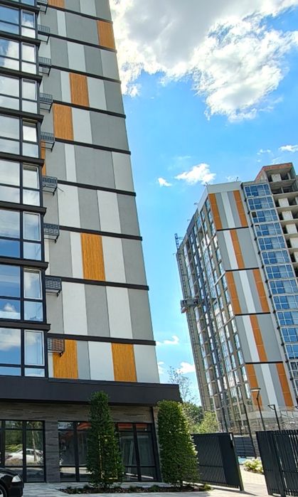 Вишневе. Європейська 32 В . Фасад. Вітрина . Приміщення S-42кв.м