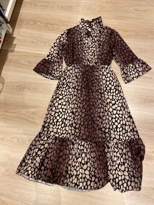 Vestido dourado castanho