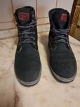 Bota de homem em pele azul