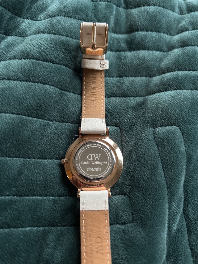 Zegarek daniel wellington biały