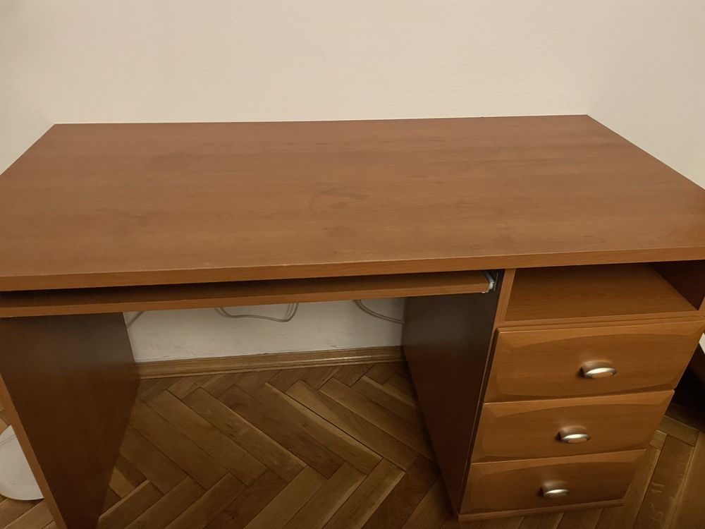 Uzywane biurko z szufladami