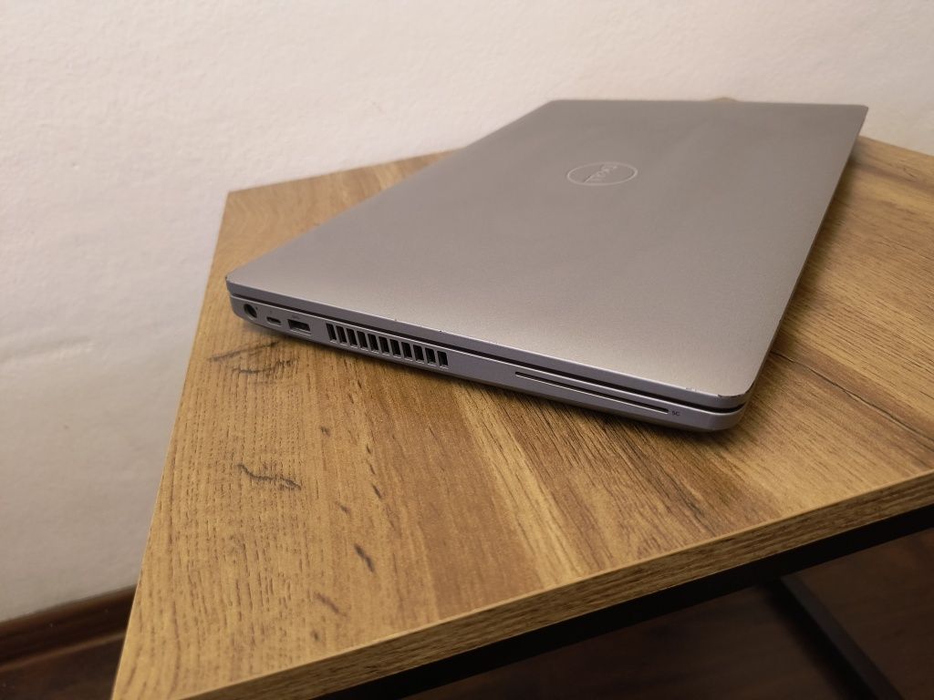 Laptop do pracy, nauki i grania Dell Latitude 5511 i7 32GB 512 Nvidia