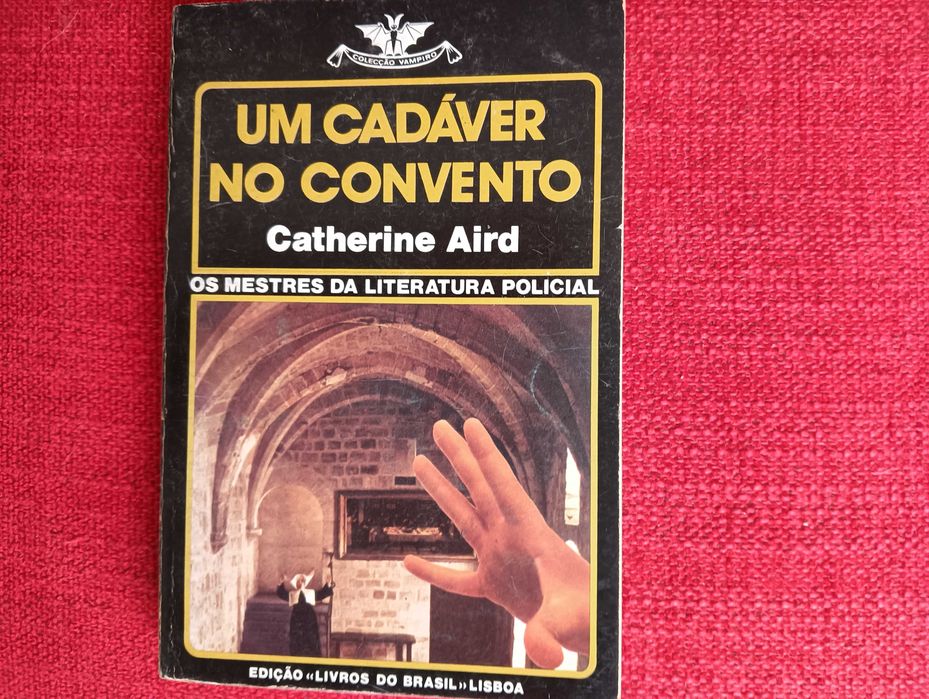 Um Crime no Convento - Catherine Aird