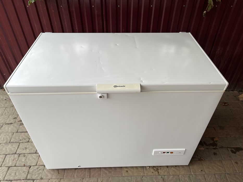 Морозильна камера Bauknecht SF23870 на 240 літрів Морольний ларь