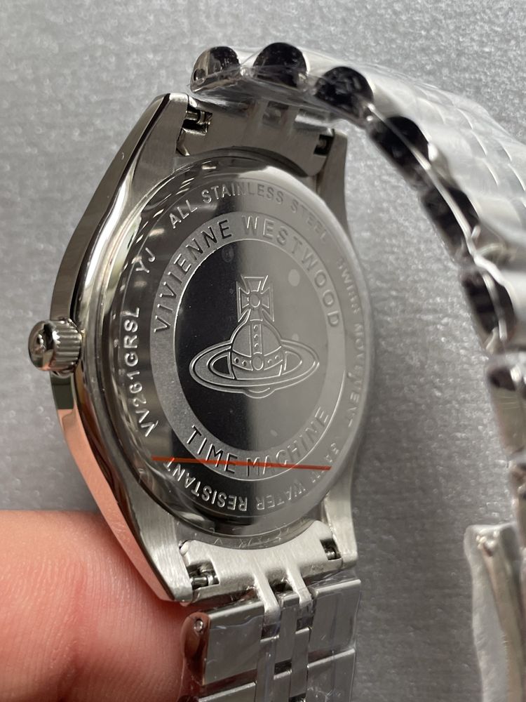 Новий годинник Vivienne Westwood