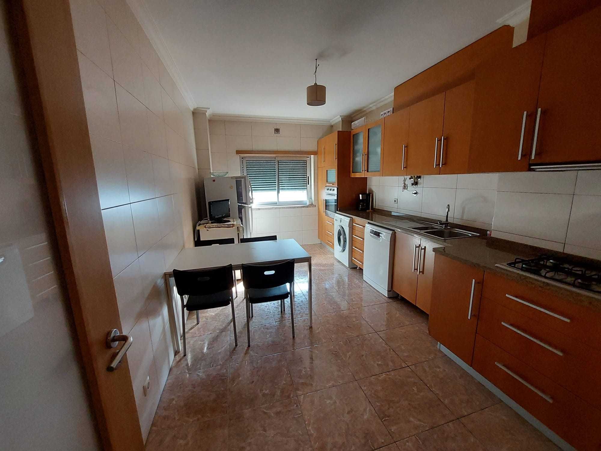 T2 Mobilado a 10 metros do Serra Shopping COVILHÃ – Disponível