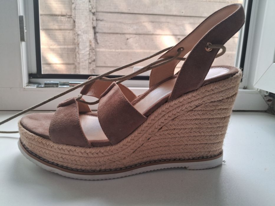 босоніжки 40 26см замша Miraton бежевий колір плетена танкетка