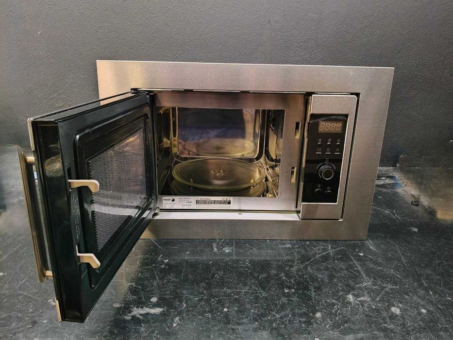 Micro-ondas de encastre Fagor MWB-17AEX — inox, usado em ótimo estado