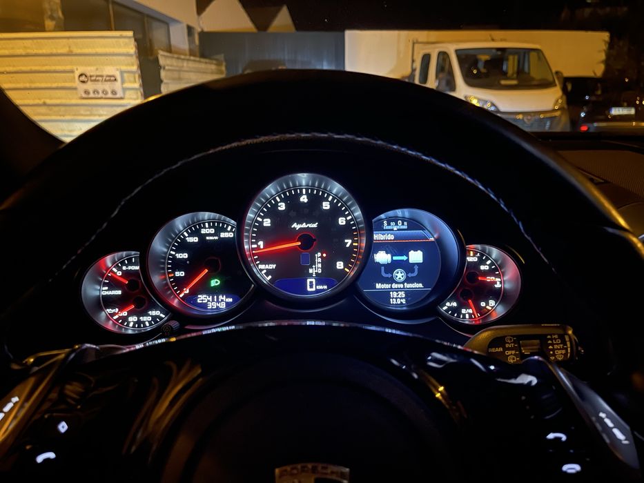 Porshe cayenne s hybrid