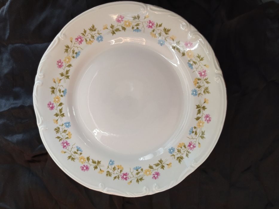 Porcelana Chodzież – zestaw talerzy