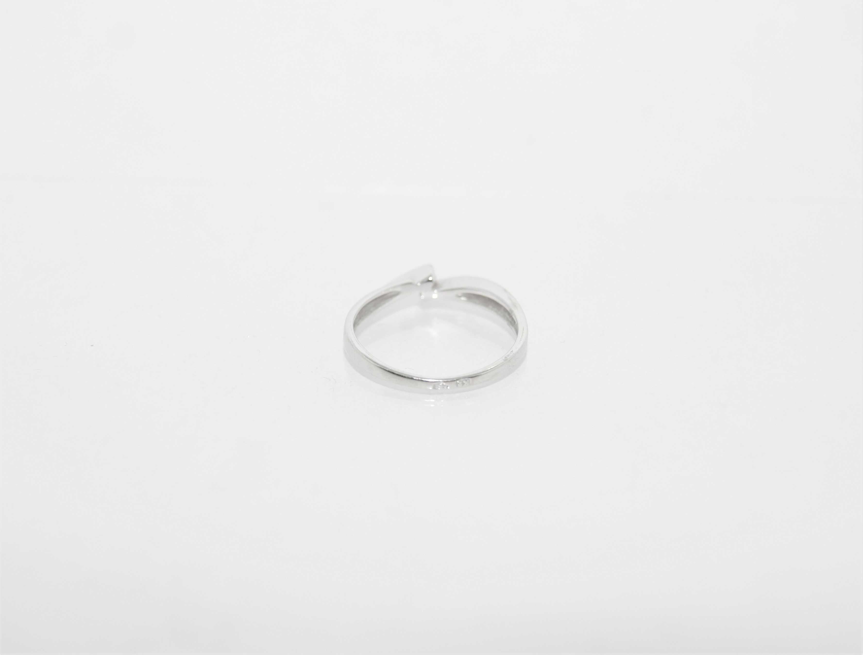 Złoty pierścionek z brylantem r.12 0,04ct-1,68g/p.585