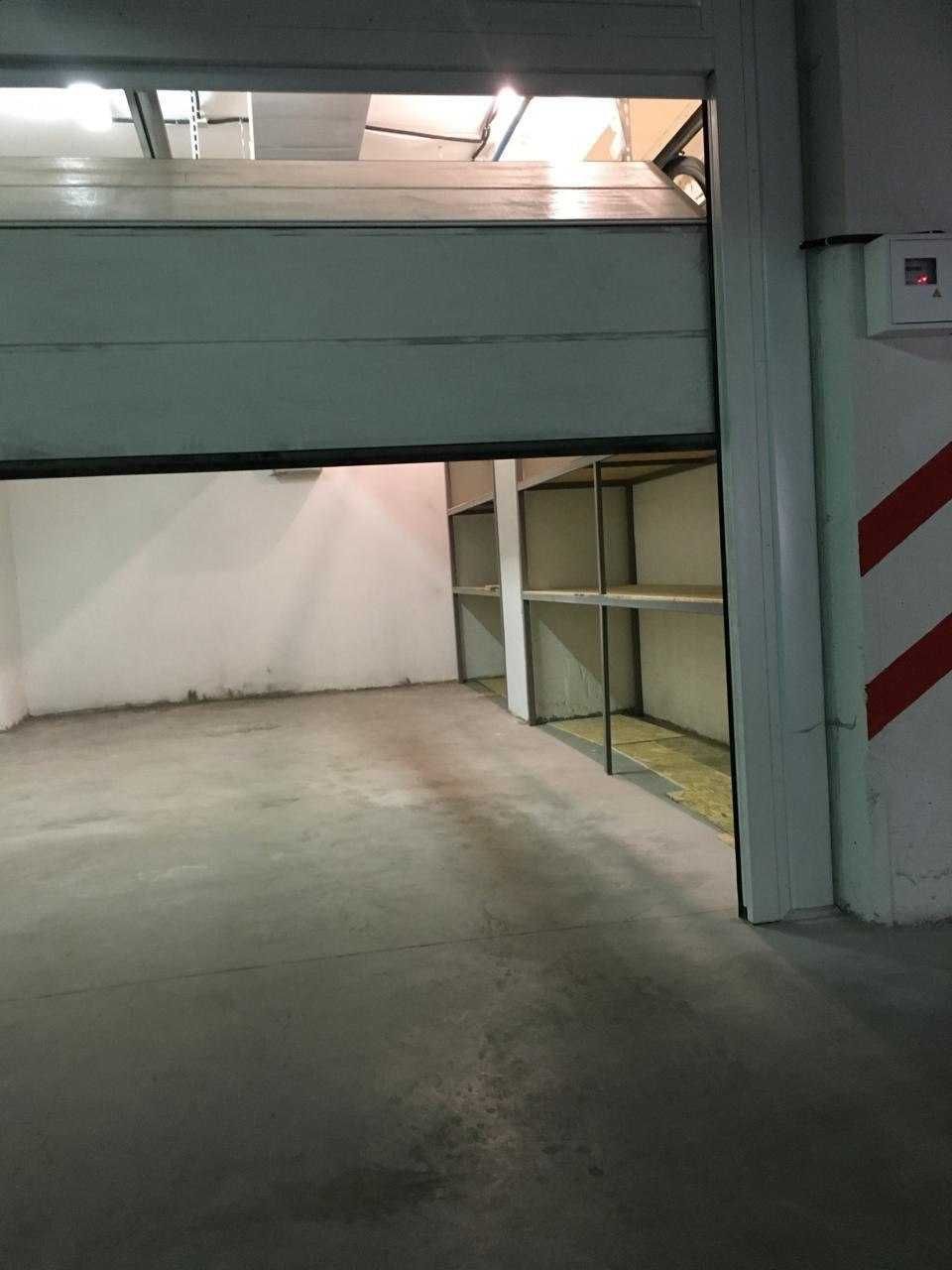 Здається підземний гараж для автомобілів на Французькому бульварі, 22