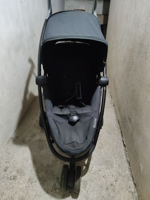 Carrinho Quinny muito compacto