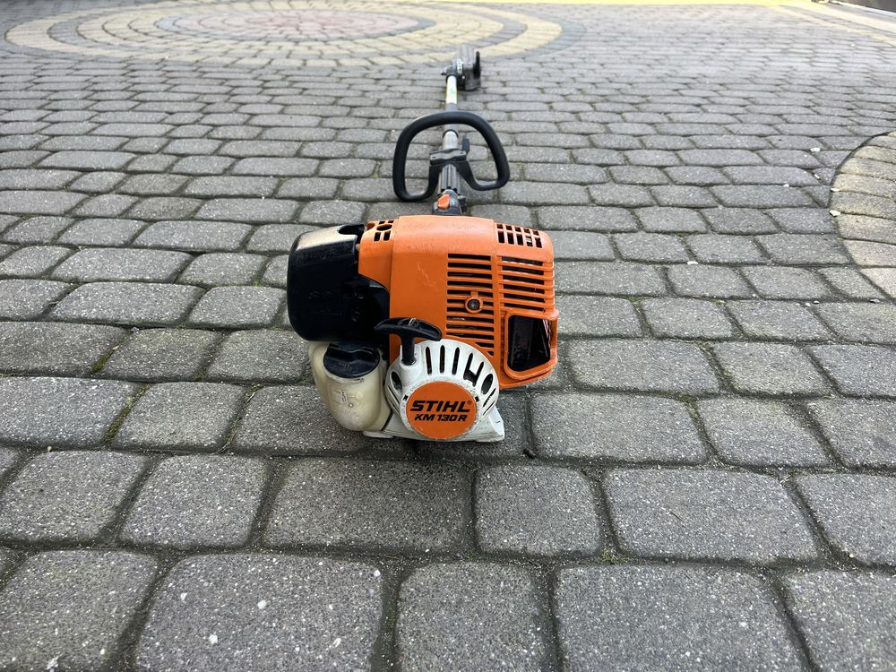 Nożyce do żywopłotu Stihl KM 130 R na wysięgniku