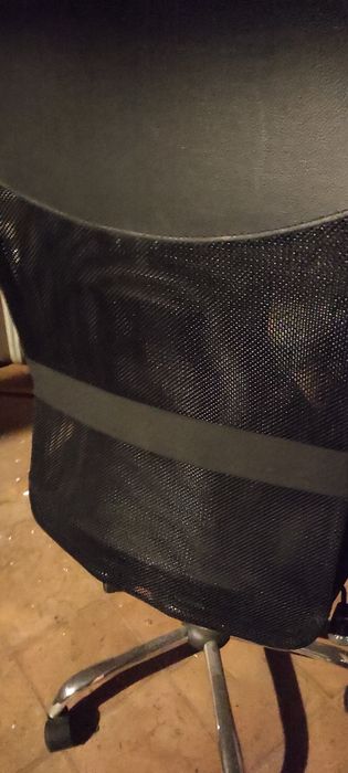 Fotel biurowy obrotowy czarny siatkowy