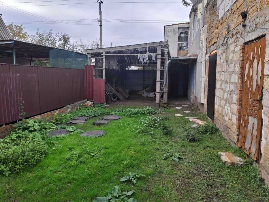 Двоповерховий будинок у центрі