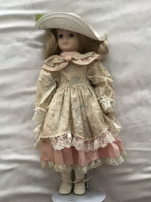 Bonecas de porcelana