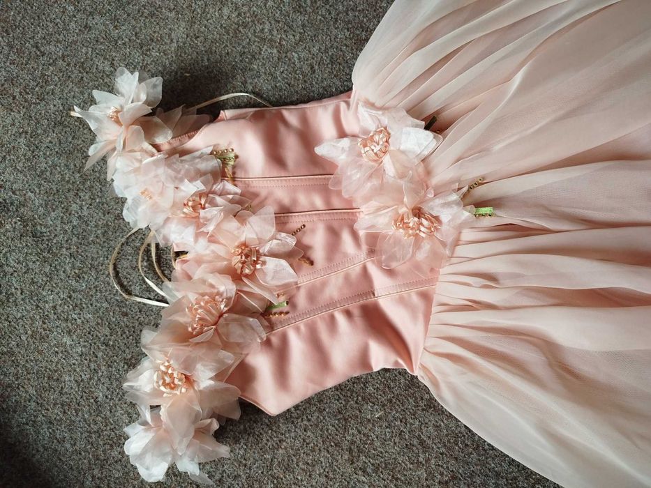 Платье нарядное...